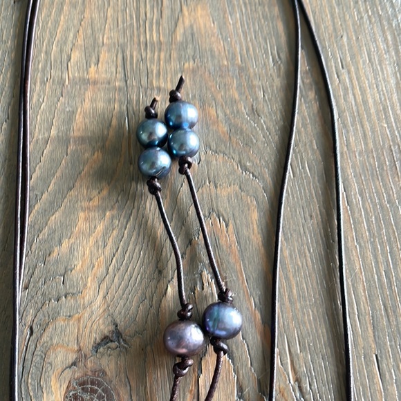 Blue/Gray Pearls On Leather Lariat, Earrings and Anklet - Picture 4 of 13